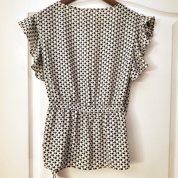 Max Studio Faux Black Off White  Wrap Top XS NWT - Picture 2 of 4